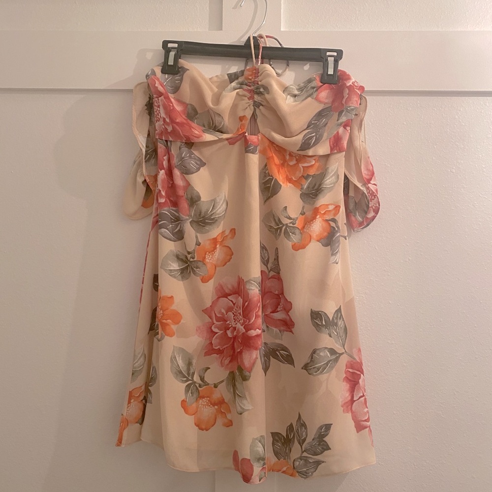 Off shoulder summer dress.